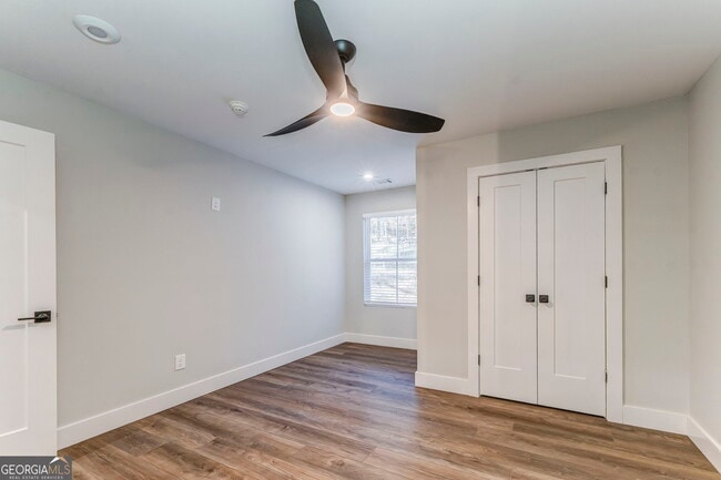 Building Photo - 77 Chateau Dr SE