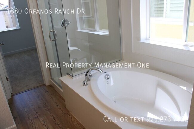 Building Photo - Brand New 4 Bed/3 Bath Home in Perfect Bre...
