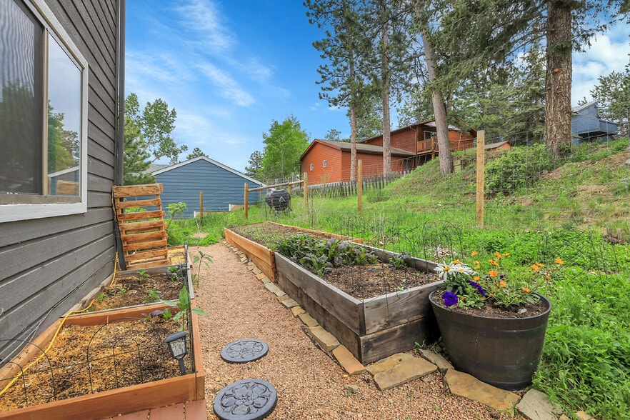 Shared Garden - 30273 Conifer Rd