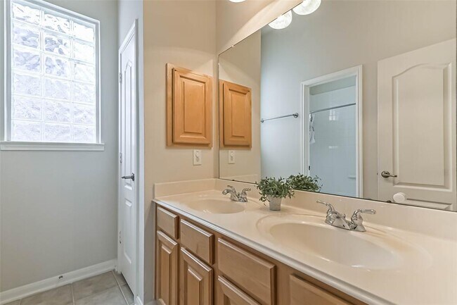 Building Photo - 5453 Fairdale Ln