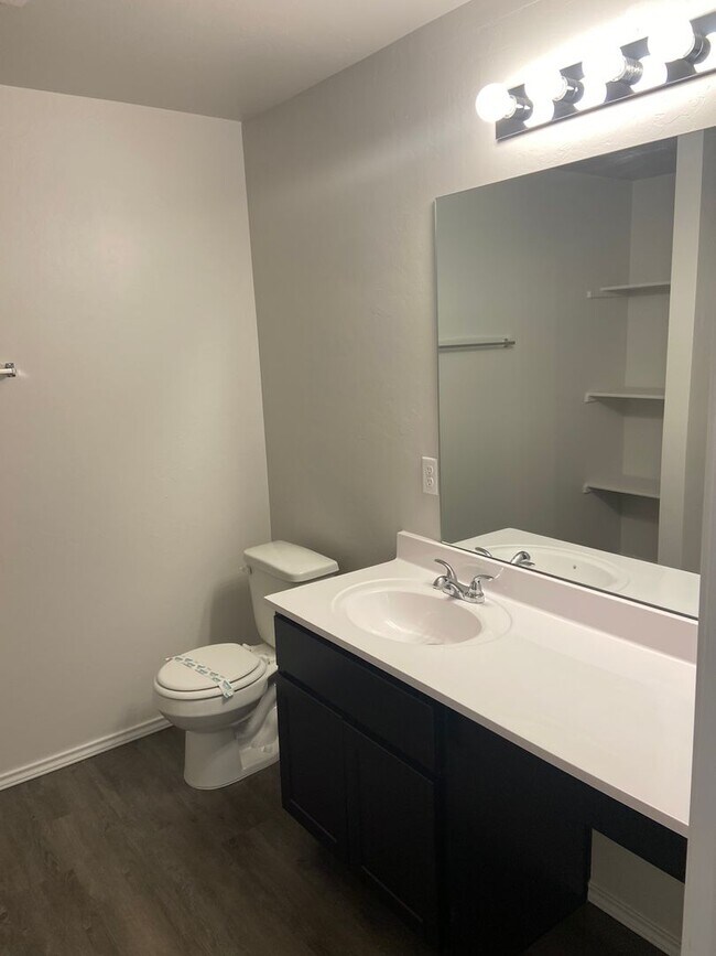 Building Photo - Move-In Ready! Charming 3-Bedroom, 2-Bath Home in Shadow Valley
