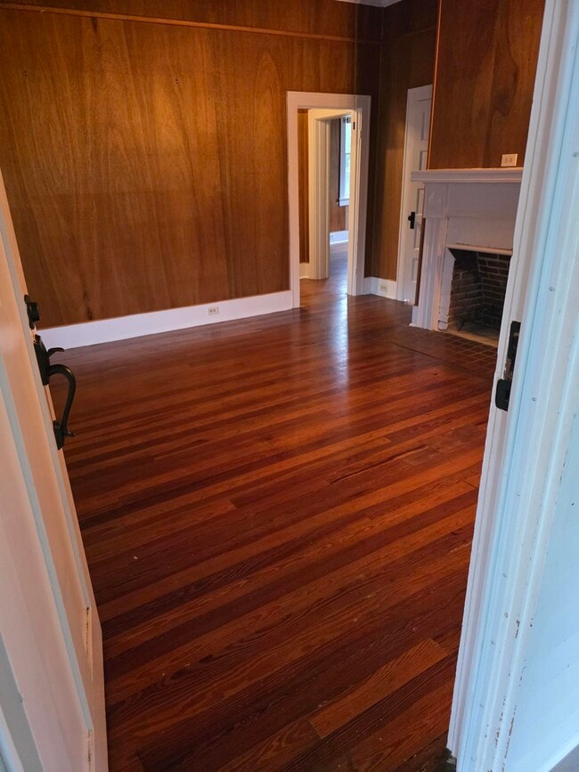 Building Photo - 301 Park Ave