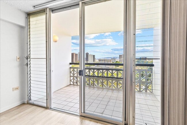 Building Photo - Newly renovated one bedroom condo with lov...