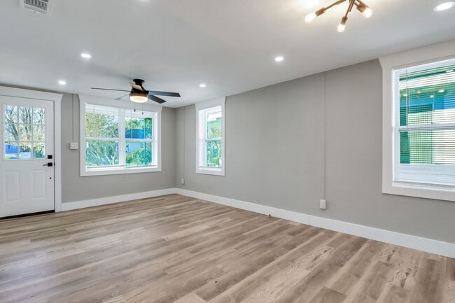 Building Photo - Updated 3BR, 2BA Craftsman Home Minutes from Downtown Savannah