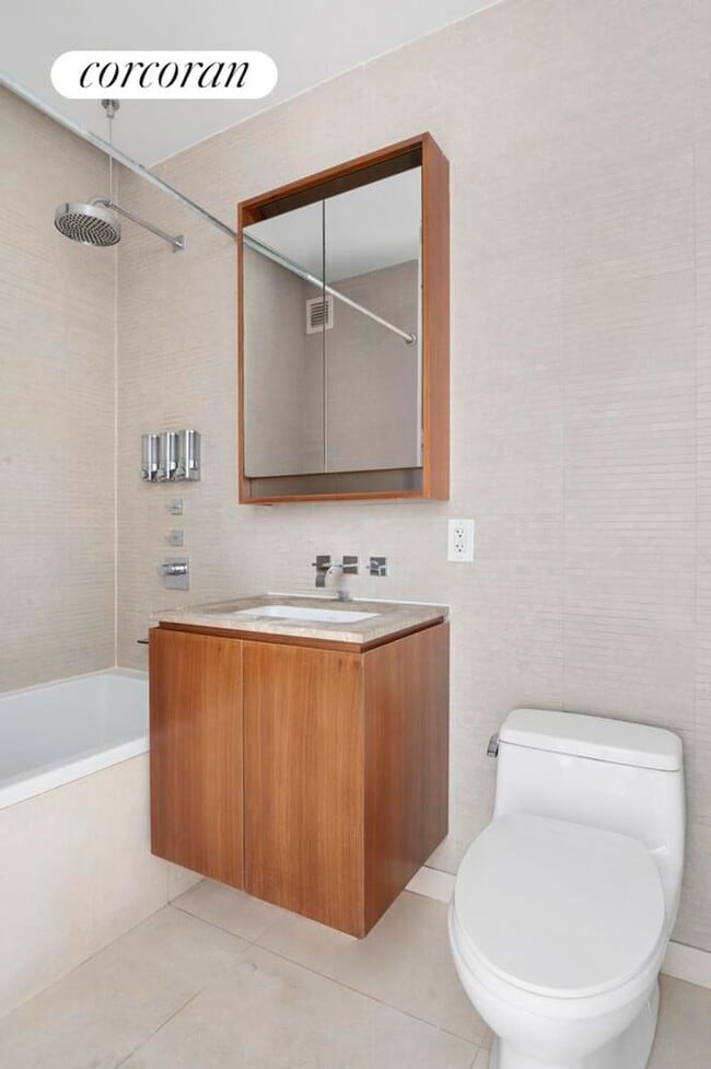 Building Photo - 555 W 59th St