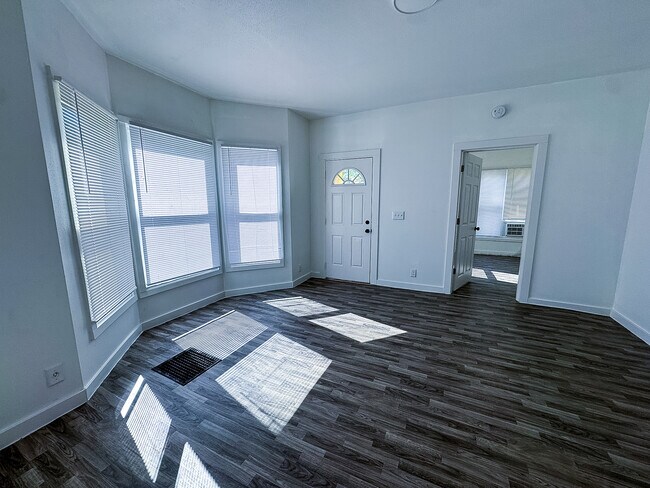 Building Photo - 1106 Portage Ave