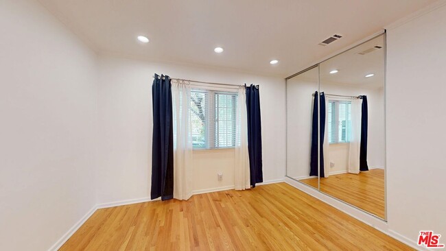 Building Photo - 1410 Dartmouth Dr