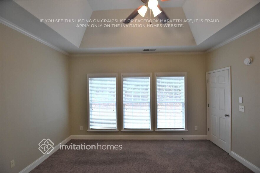 Building Photo - 490 Roland Manor Dr