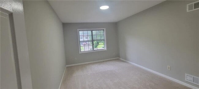 Building Photo - 2035 Northland Dr NW