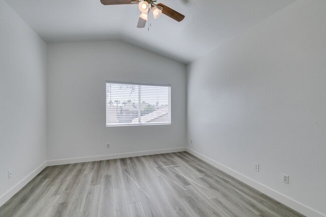 Building Photo - NORTH SHORES REFRESHED 2 STORY HOME WITH FIREPLACE AND LARGE BACKYARD