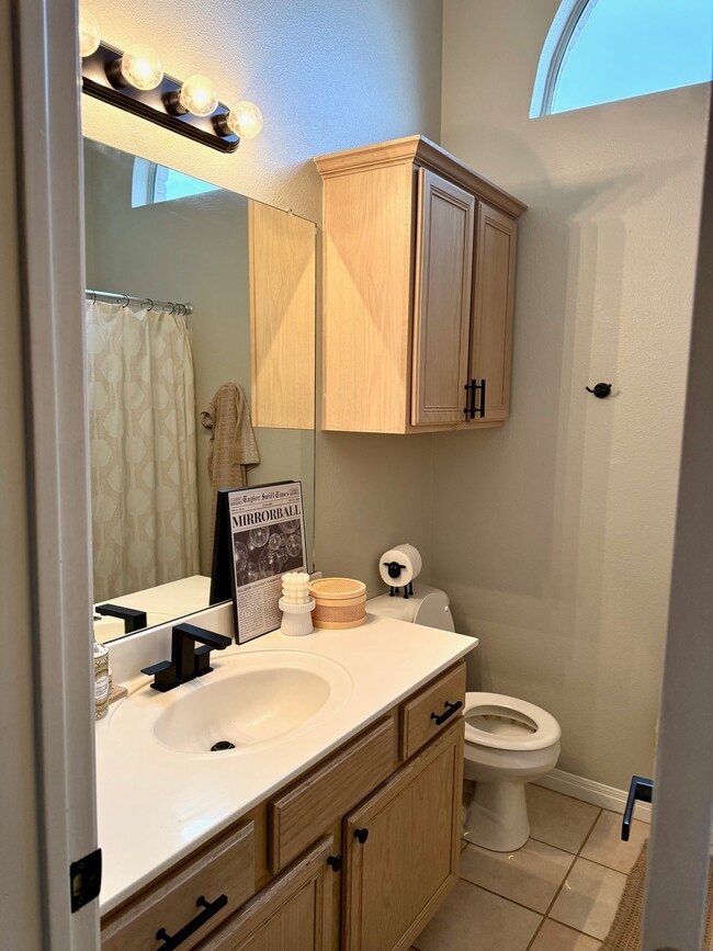 Building Photo - 1353 Pecan Ridge