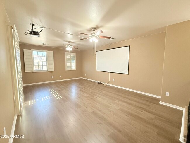 Building Photo - 931 E Canyon Way