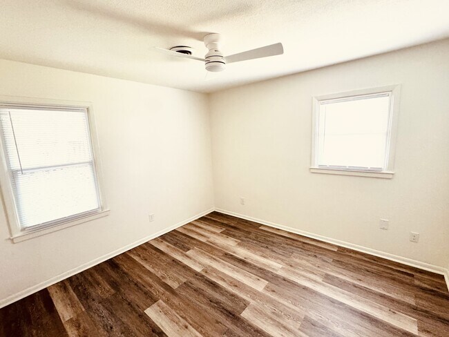 Building Photo - 4212 Park Ave