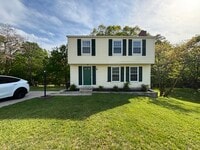 Building Photo - 3 bedrooms plus Den
