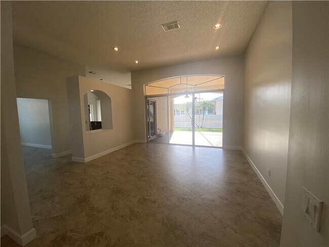 Building Photo - 327 SW 188th Terrace