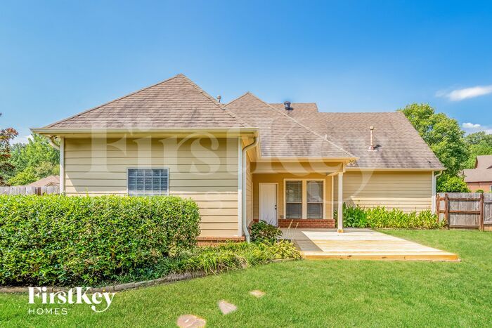 Building Photo - 6950 Meadow Ridge Dr