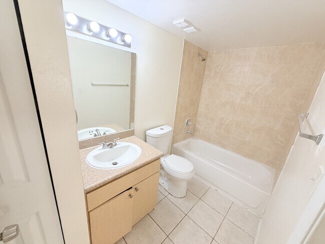 Building Photo - 206 Benoist Farms Rd