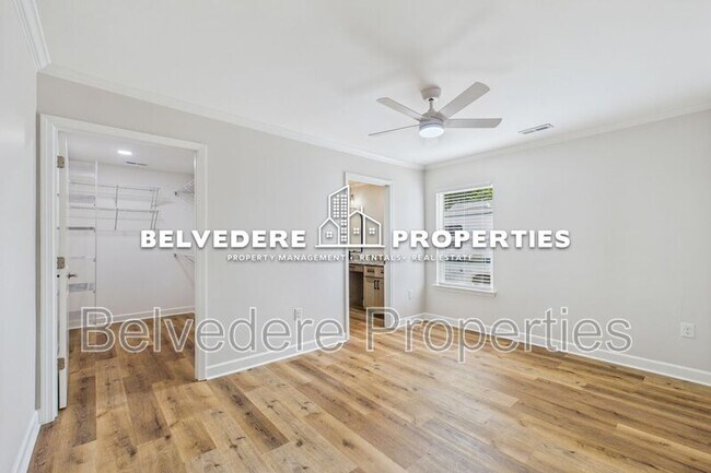 Building Photo - 2322 Fernwood Dr