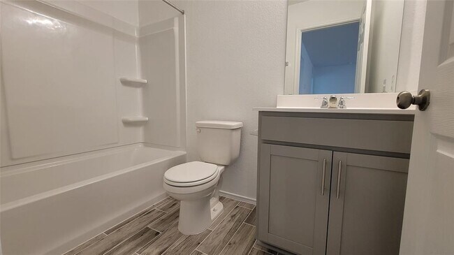 Building Photo - 217 Redonda Dr