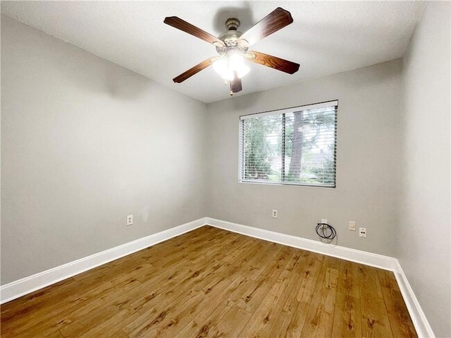 Building Photo - 301 Somerset Dr