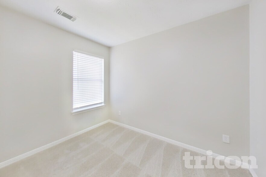 Building Photo - 24307 Hard Wood Dr