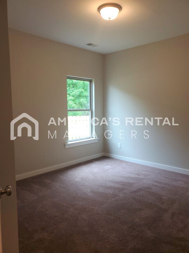 Building Photo - DEPOSIT PENDING! Home for Rent in Clanton, AL.. Available to View Now!!!