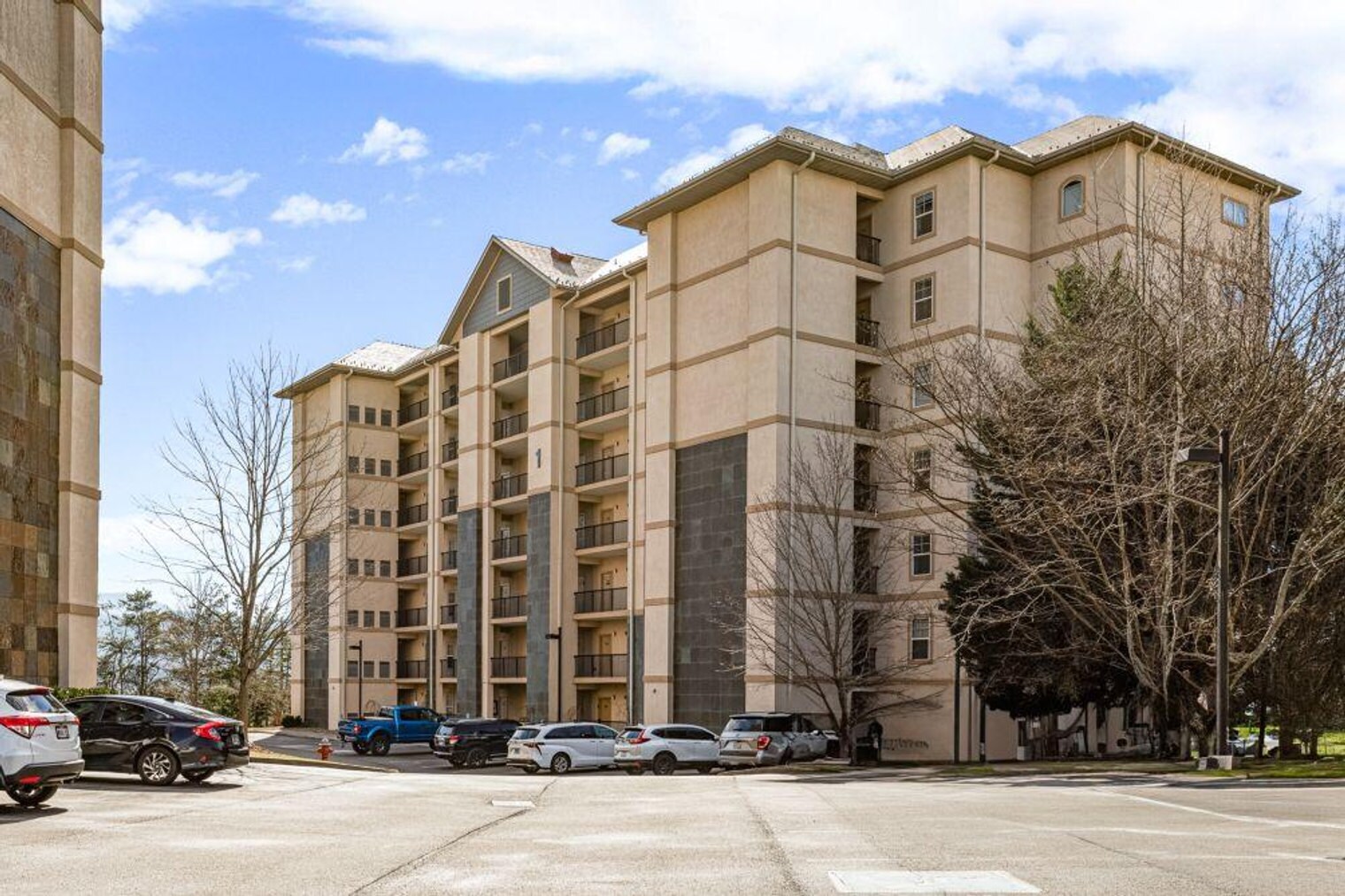 Building Photo - 124 Plaza Dr
