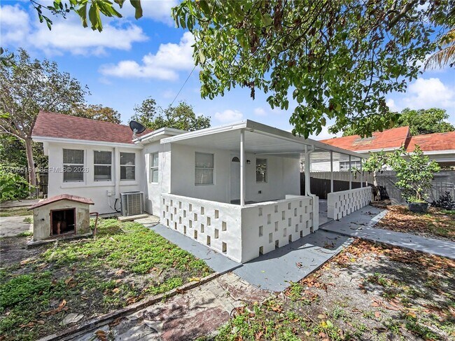 Building Photo - 228 NW 39th St