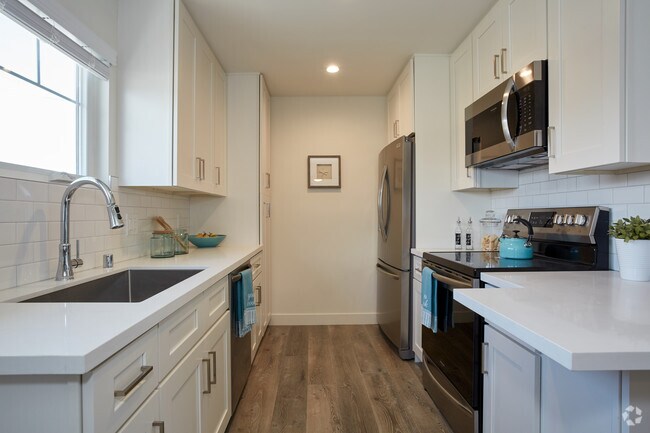 1BR, 1BA - 600 SF - 201 S Broadway