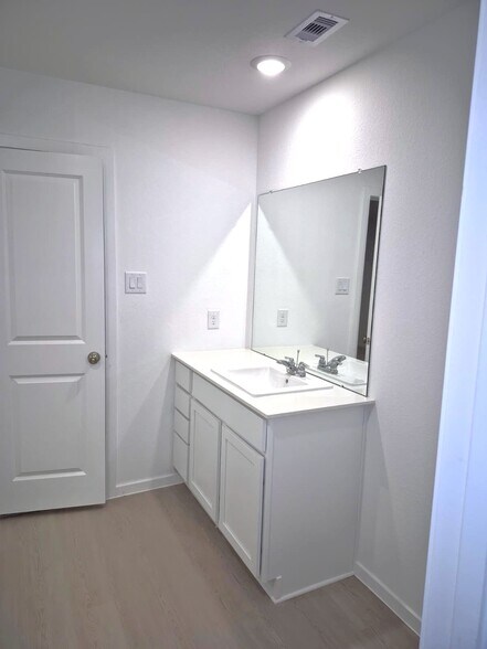 Building Photo - 20034 Palermo Shores Dr