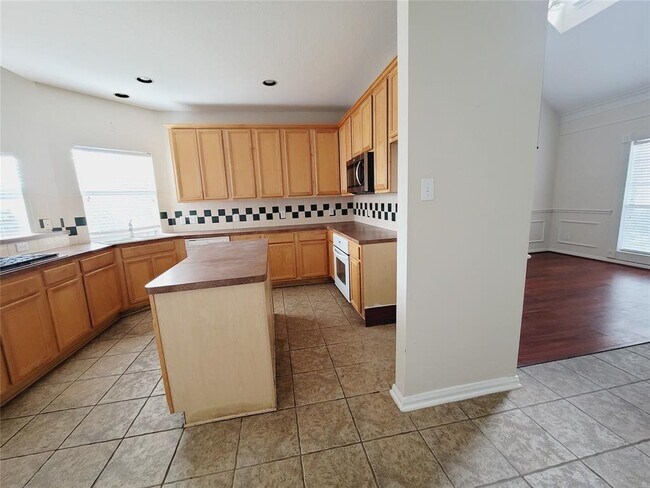 Building Photo - 15635 Kentwater Ct