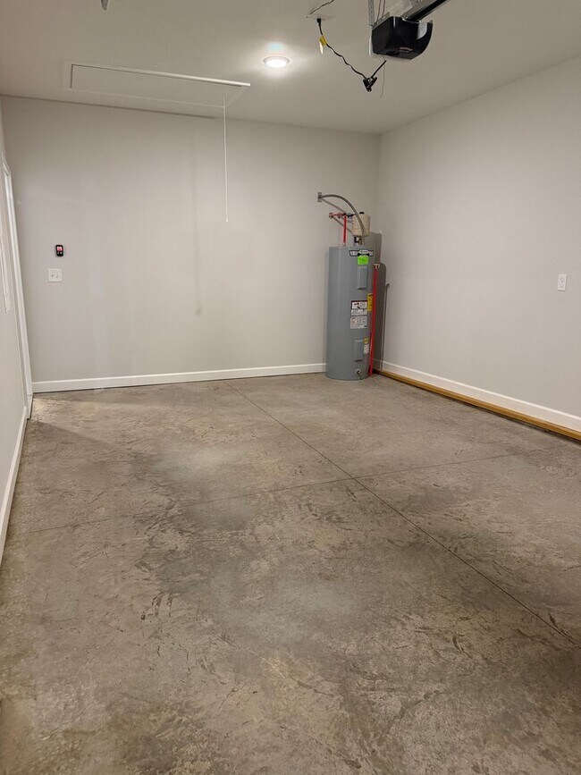 Building Photo - 933-935 Rodeo Ln