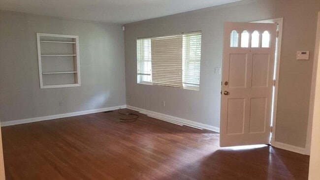 Building Photo - 2404 Hiawassee Rd