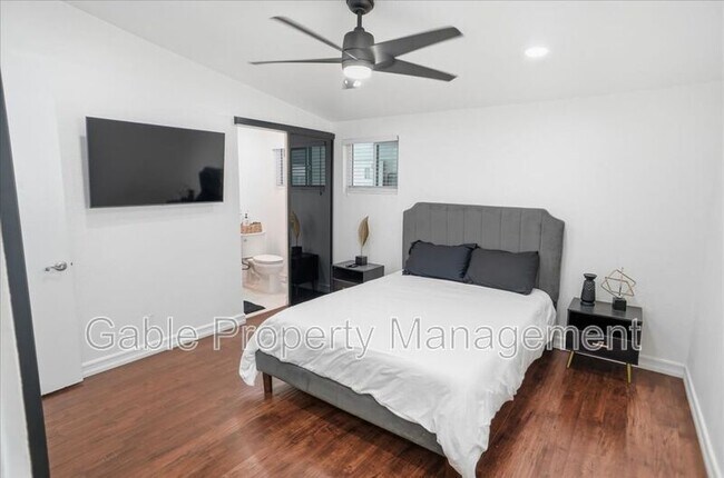 Building Photo - 27453 Santa Clarita Rd