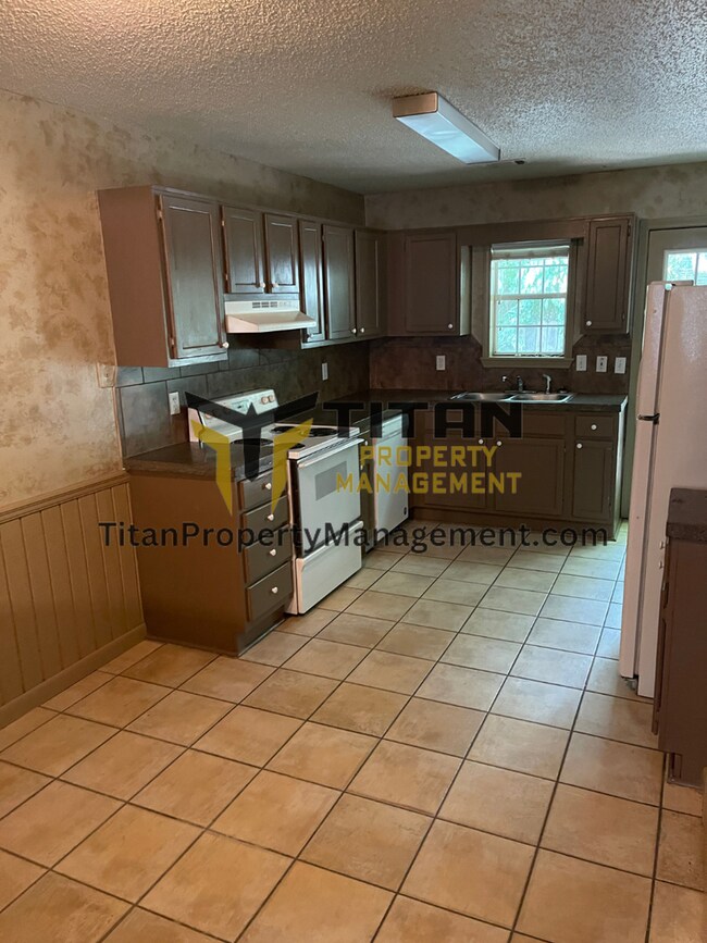 Building Photo - 2 bed/2 bath Apartment