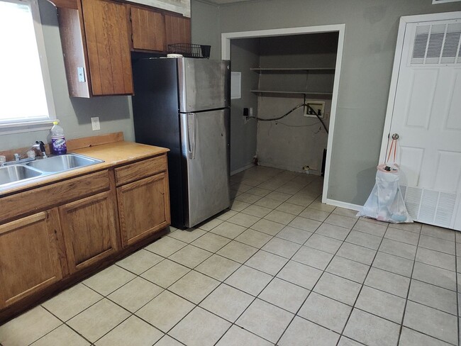 Building Photo - Charming 3BR 2BTH House in Sheridan