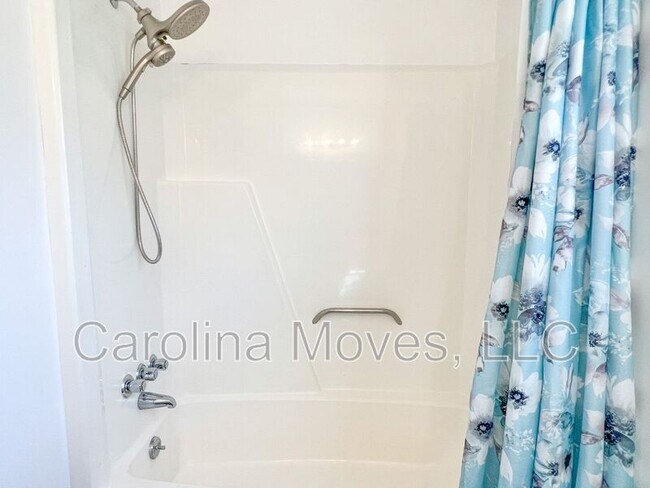 Building Photo - 206 Manassas Dr