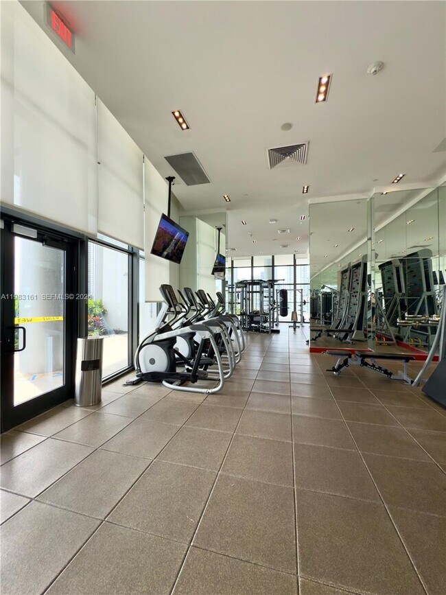 Building Photo - 1600 NE 1st Ave