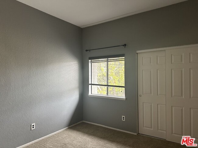 Building Photo - 77 Willowcrest Ln