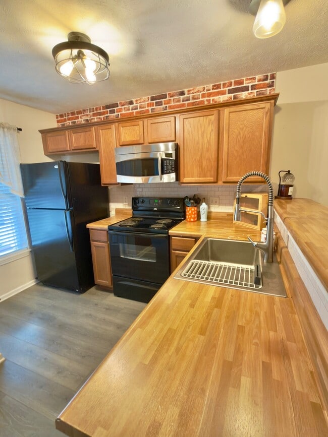 Building Photo - 1307 Amsterdam Ct