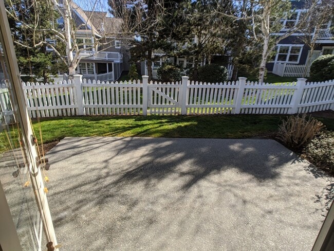 Building Photo - Very nice 2 bed, 2 bath, 1 car garage in S...