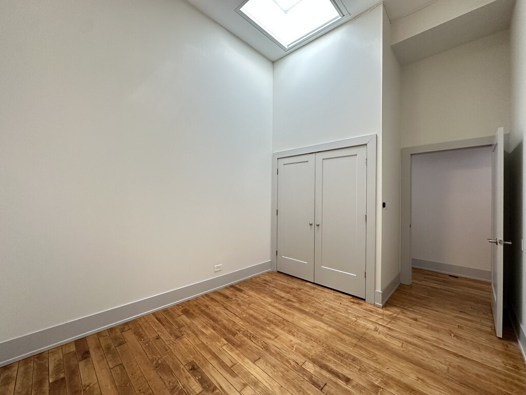Building Photo - 1426 W 21st St