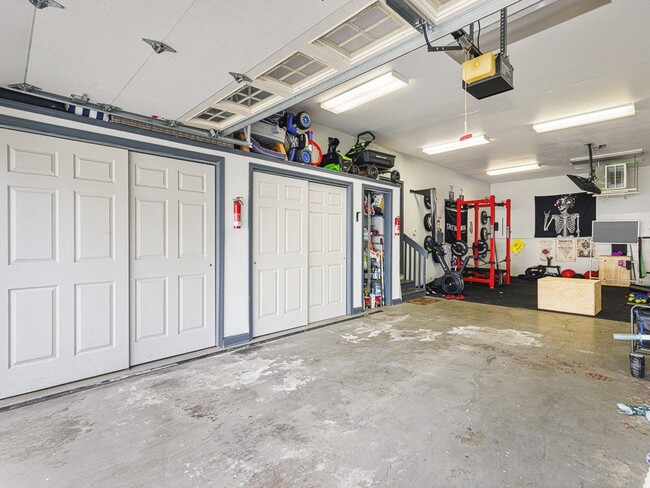 Building Photo - 251 Ashbourne Dr