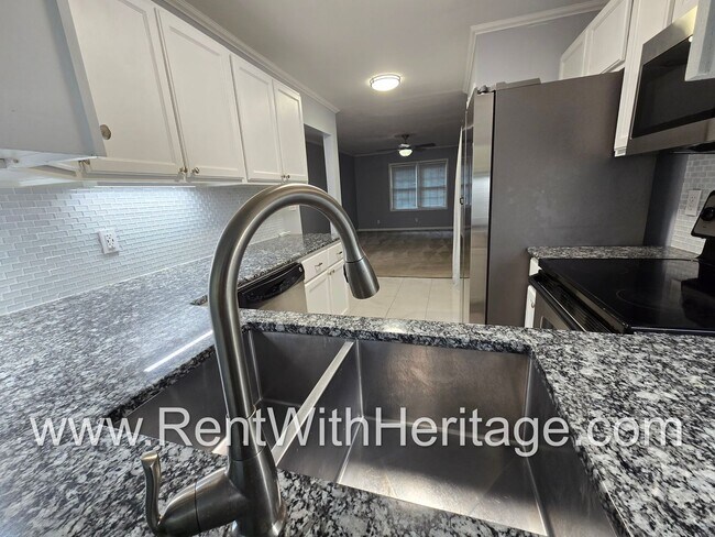 Building Photo - Gorgeous 2 bd/ 2bath Buckhead Condo/ Metic...