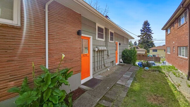 Building Photo - 35th Ave