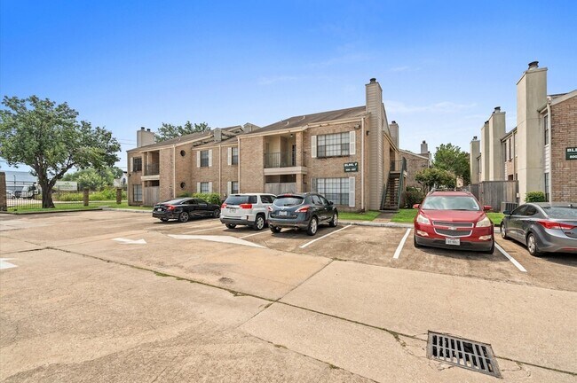 Building Photo - 14600 Fonmeadow Dr