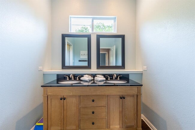 Building Photo - 1320 Contour Dr