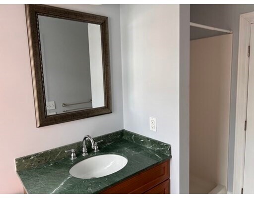 Building Photo - 316 Main St