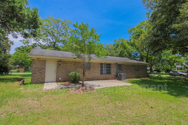 Building Photo - 305 Millcreek Dr