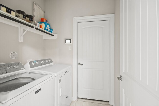 Building Photo - 12519 King Harry Dr